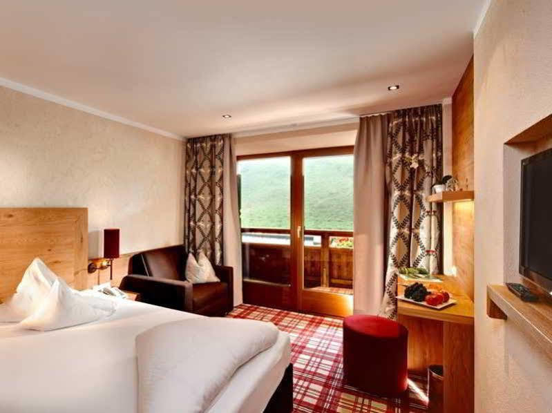 Hotel Berghof Crystal Spa & Sports Tux Exteriör bild